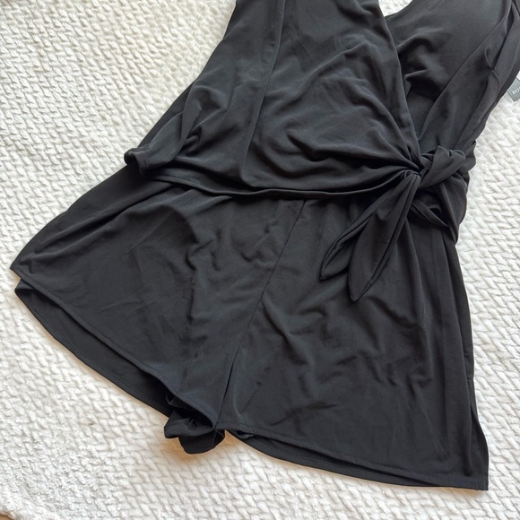 Coco Reef Contours Chroma One Piece Swimsuit Romper 8 Black Wrap Smoothing NWT - Picture 10 of 15
